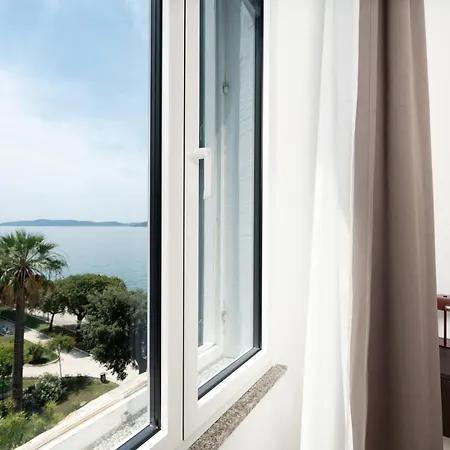 Apartment Mariva 2-4 *